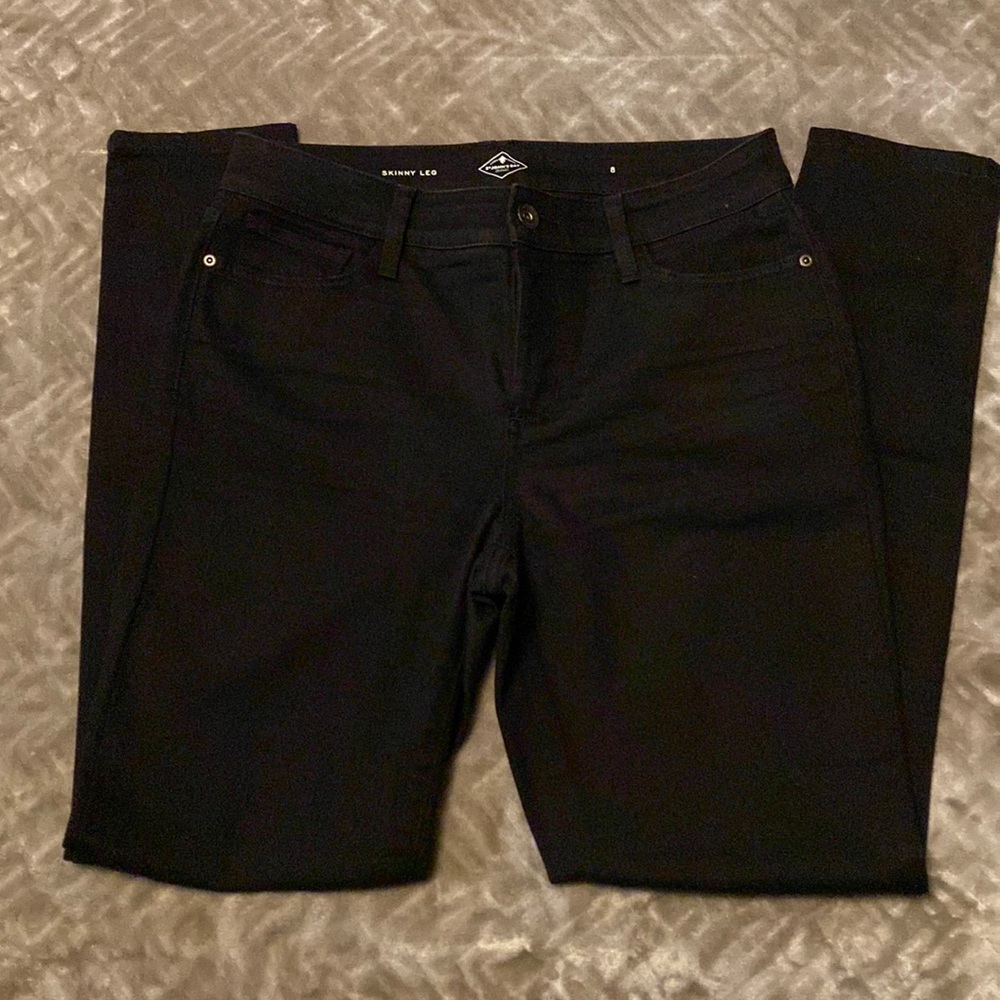 St John’s Bay black skinny jeans. Size 8. Excellent condition.
